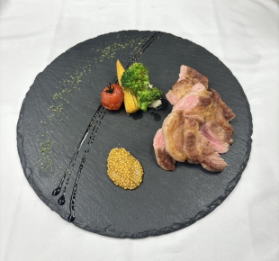 豚のソテー タスマニアマスタード添え