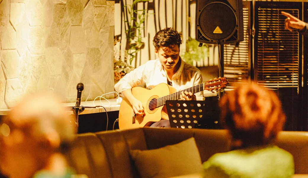 Music Hour Live Stage